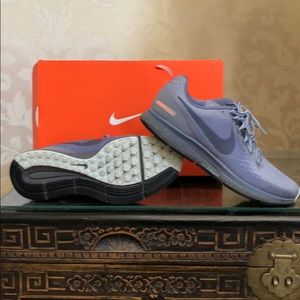 Women’s tennis shoes